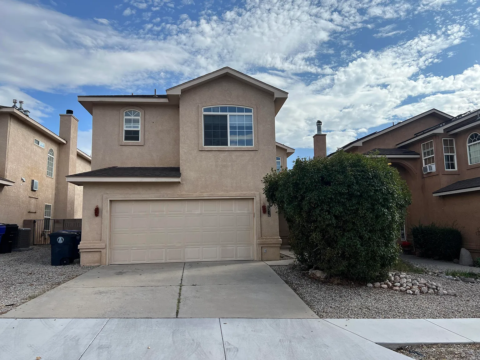 4 bed, 2.5 bath, 2045 sqft, $2,500 — Photo 1