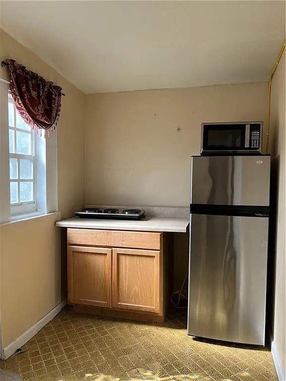 3 bed, 2.0 bath, 1572 sqft, $1,200 — Photo 3