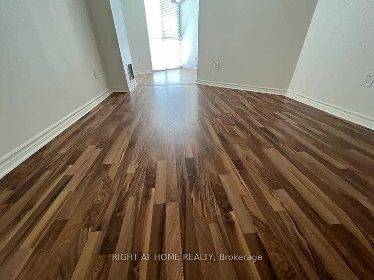 3650 Kaneff Cres #3202 — Photo 6