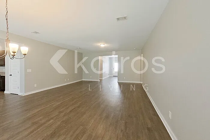 3 bed, 2.0 bath, 1801 sqft, $1,895 — Photo 4