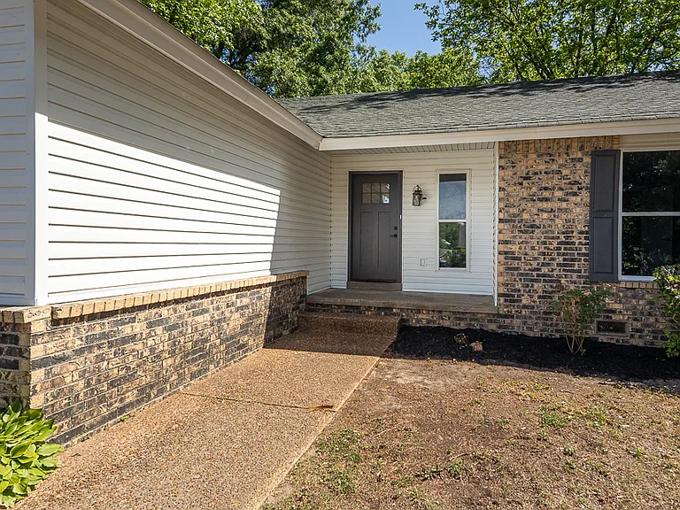 538 Bedlington Dr — Photo 2