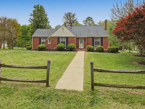 550 Oak Ln, Halifax, VA 24558