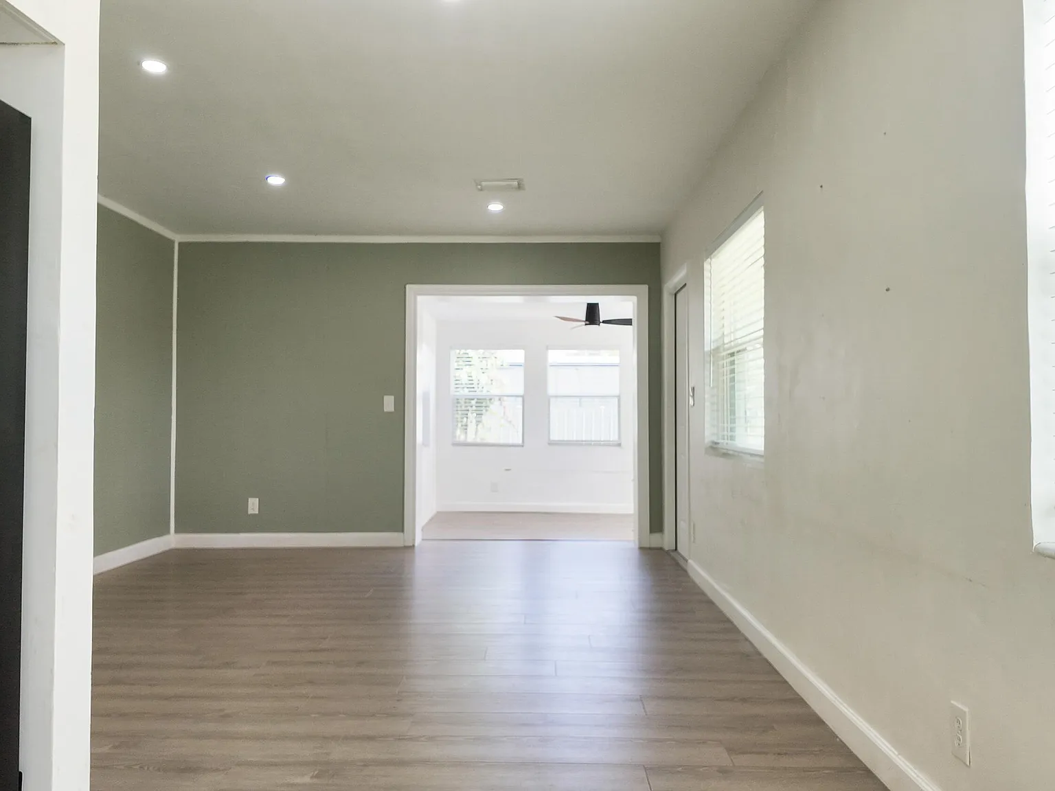 3 bed, 1.0 bath, 1043 sqft, $2,995 — Photo 4