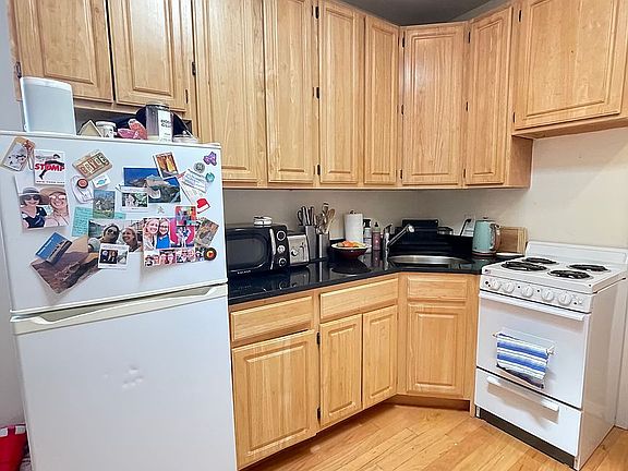 4th image of 306 E 6th St APT 14