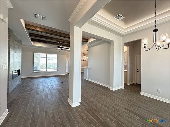 4th image of 406 Eagle Heights Dr