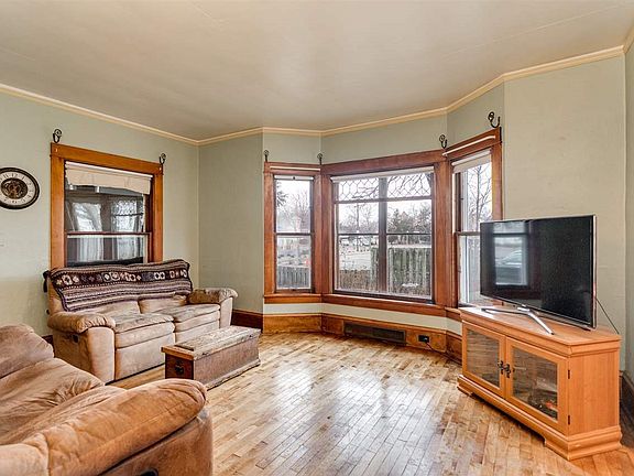 5th image of 114 Olive St