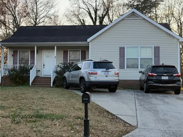 7 Fieldale Ct, Greensboro, NC 27406