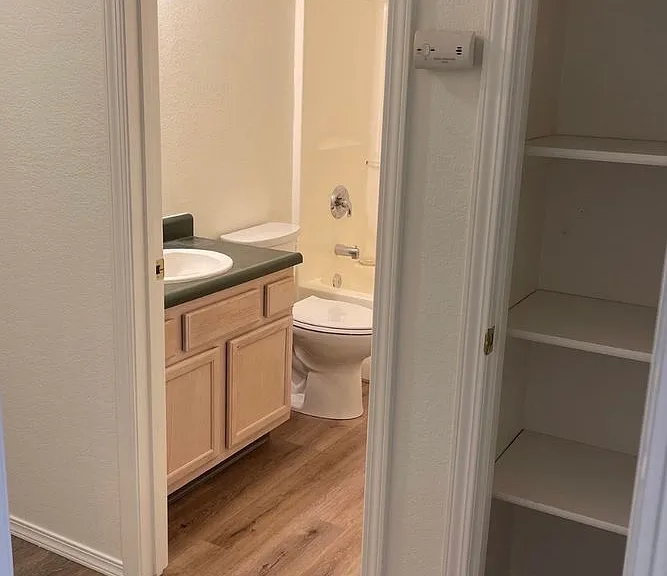 594 W Shore Dr — Photo 8