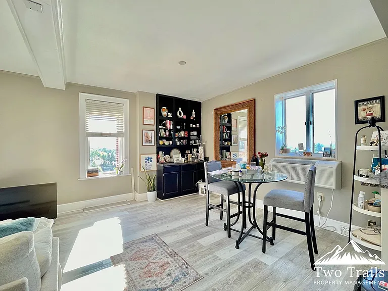538 N Main St — Photo 4