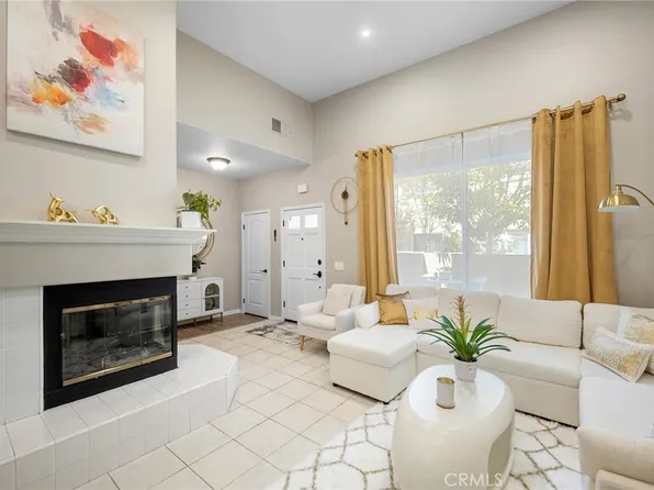 25703 Holiday Cir APT C, Stevenson Ranch, CA 91381