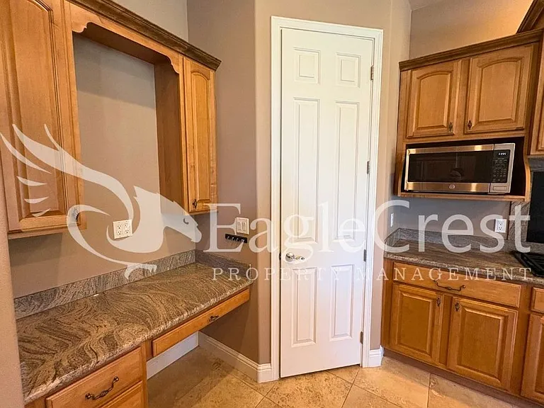 44 Vinehill Dr — Photo 62