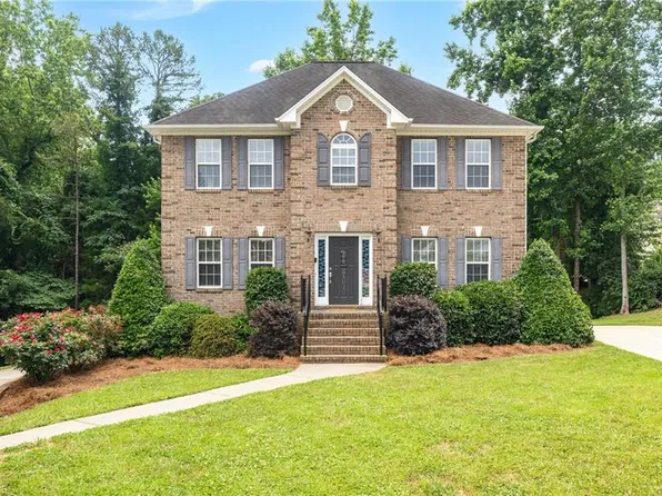 6107 Hanes Way, Clemmons, NC 27012