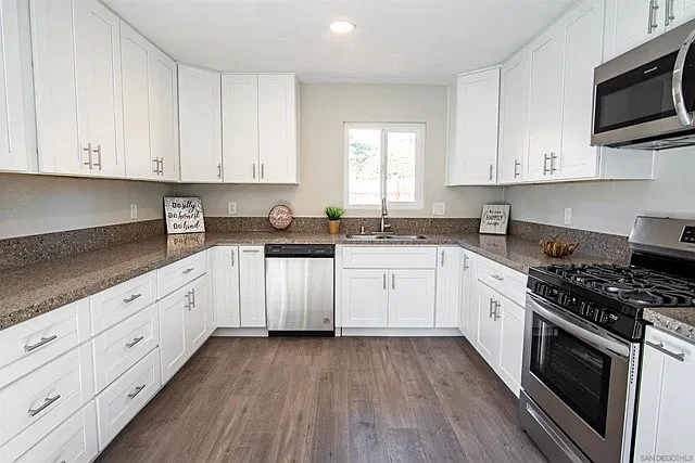 3 bed, 1072 sqft, $4,000 — Photo 2