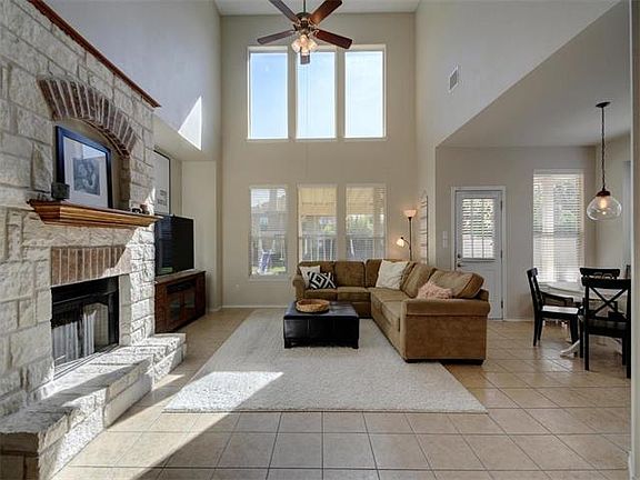 4th image of 18621 Royal Pointe Dr