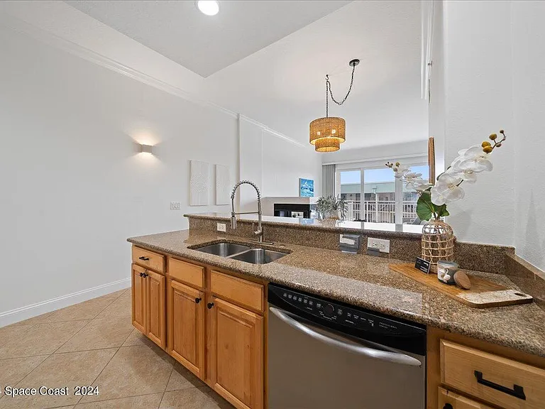 601 N Miramar Ave #303 — Photo 7