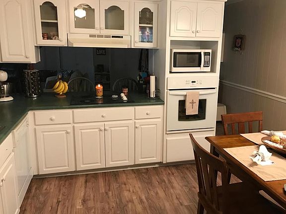 3rd image of 250 Robinhood Dr