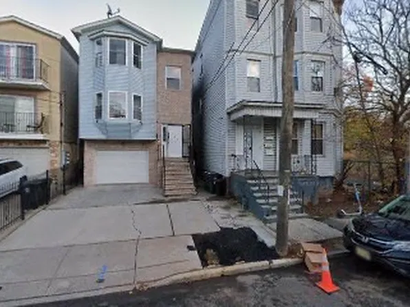 192 S 11th St #B, Newark, NJ 07107