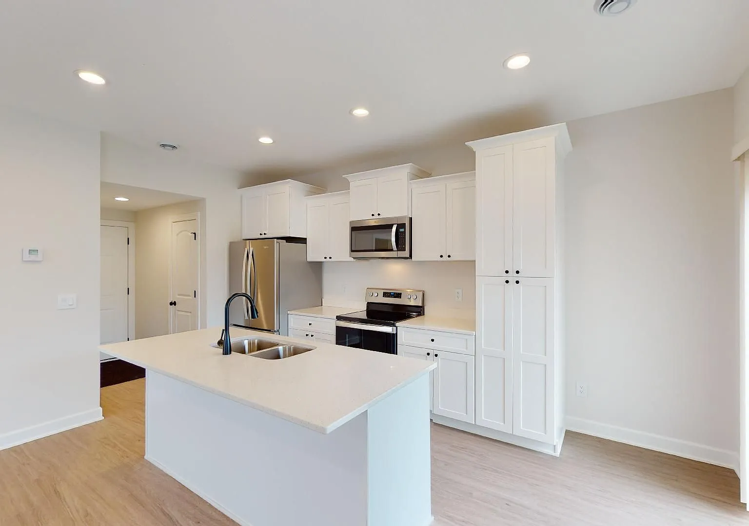 3 Bedroom End Unit — Photo 3
