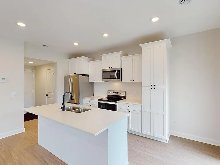 828 Dailey Pl — Photo 3