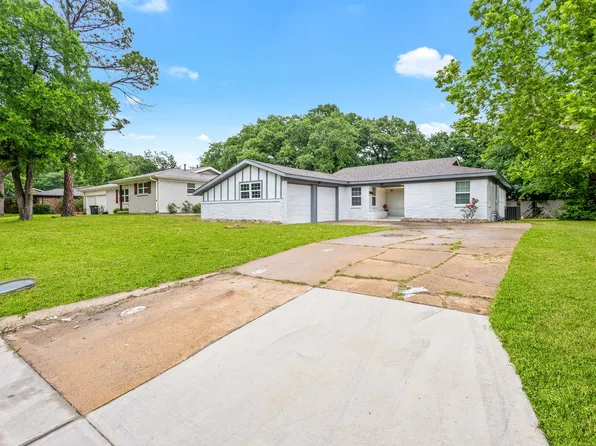 907 Clebud Dr, Euless, TX 76040