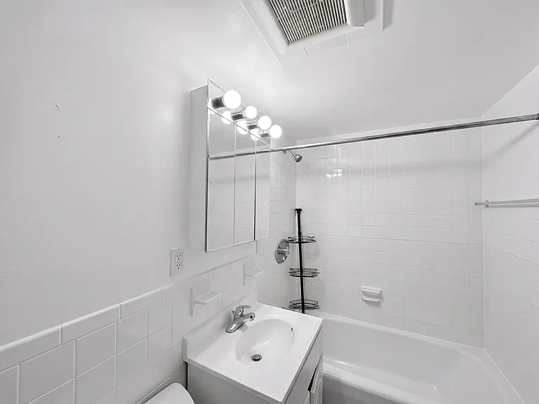 1025 Hancock St #8C — Photo 14