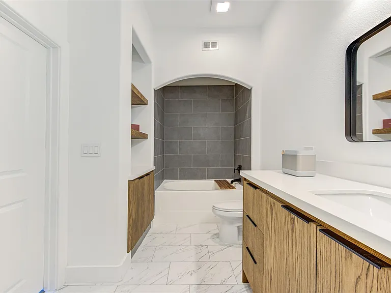 1901 Post Oak Blvd #3105 — Photo 13