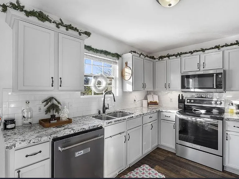 327 S Red Ave — Photo 8