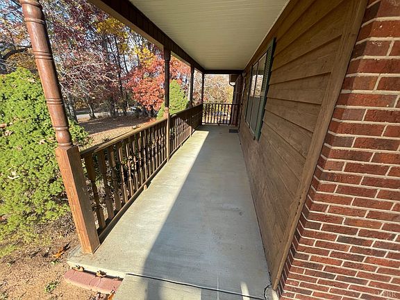 2nd image of 1860 Rainbow Cir