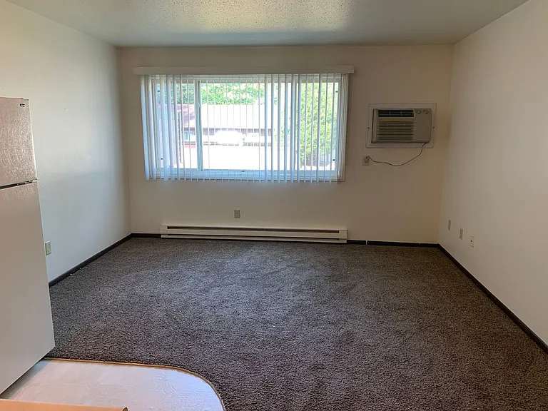 College Park Apartments — Photo 6