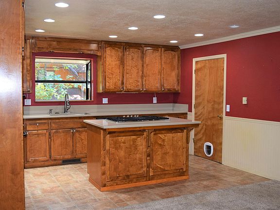 4th image of 23568 Ontario Dr