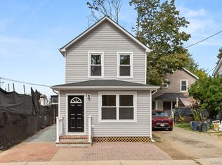 31 Grove St, Hempstead, NY 11550