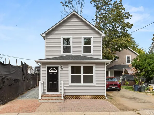 31 Grove Street, Hempstead, NY 11550