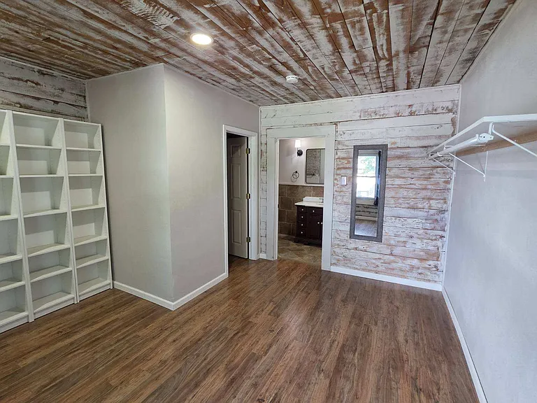 118 S Spring St — Photo 18