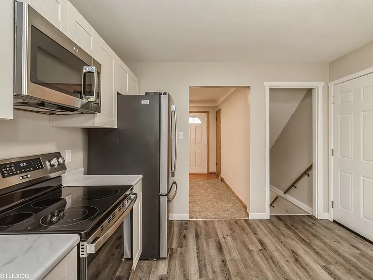 413 SW Westlawn Dr — Photo 5