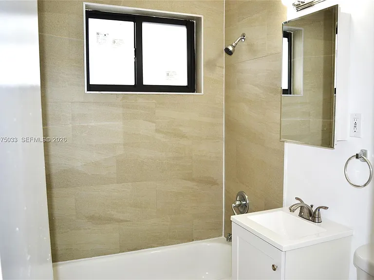 1035 SW 4th St #3 — Photo 10