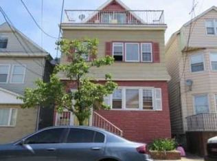 39 Andrew St, Bayonne, NJ 07002