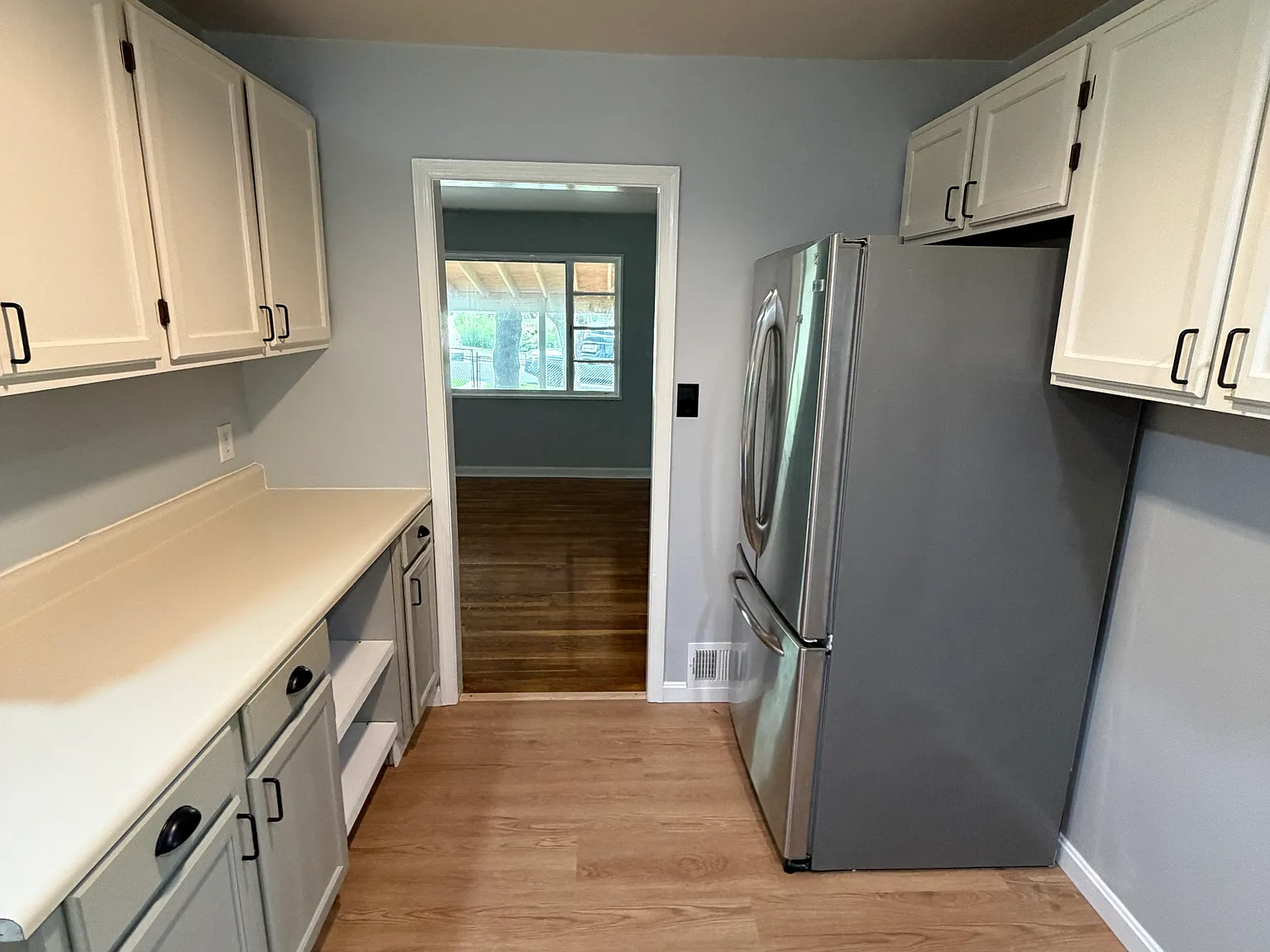 3 bed, 1.5 bath, 1135 sqft, $2,895 — Photo 3