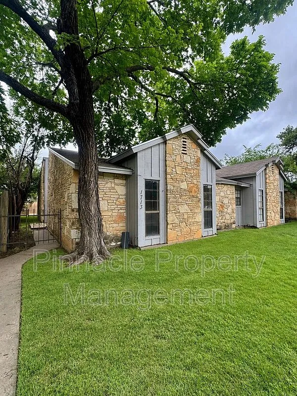 3 bed, 2.0 bath, 1249 sqft, $1,375 — Photo 1