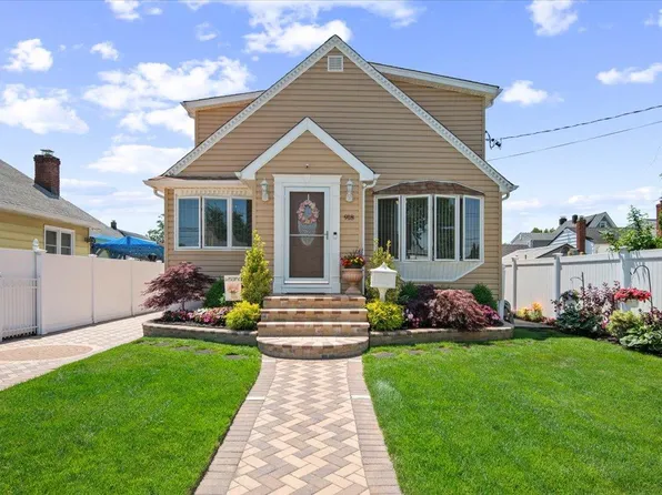 918 Clay Street, Baldwin, NY 11510