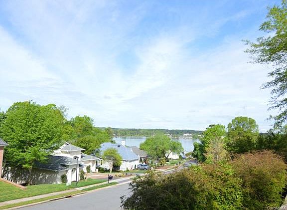 5th image of 16101 Riverpointe Dr