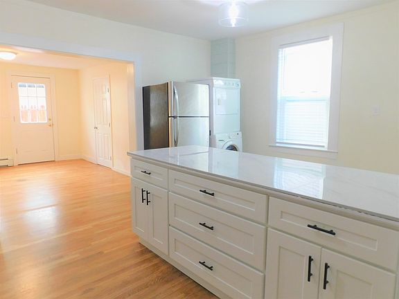 4th image of 30 Jenkins St