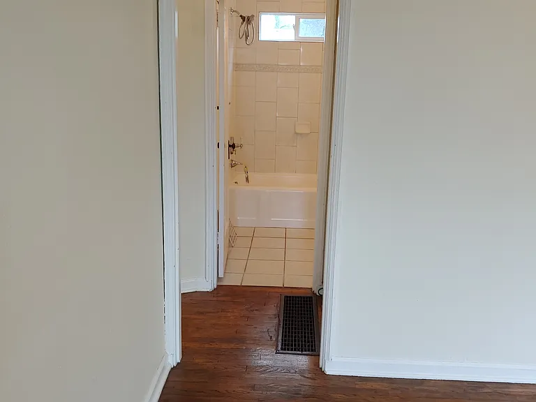 1002 N Watts St — Photo 13