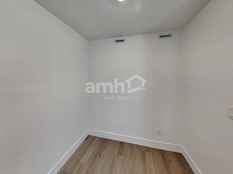 5863 Vaes Dothrak St — Photo 6