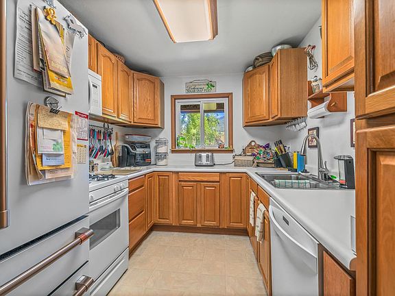 5th image of 3901 Canyon Road