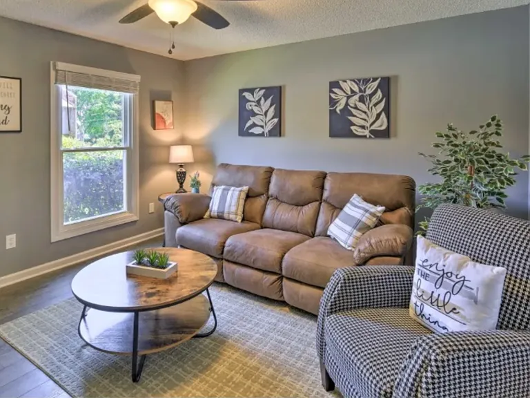306 Emerald Dr — Photo 4
