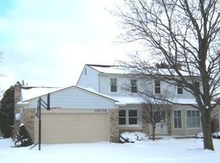 22074 Cumberland Dr, Northville, MI 48167