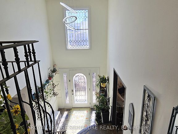 2nd image of 105 Ashton Rd