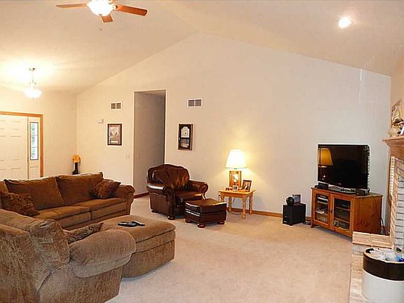3rd image of 280 Stonehouse Ln