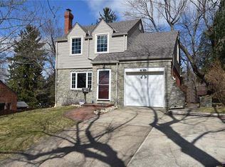 325 Chessbriar Dr, Bethel Park, PA