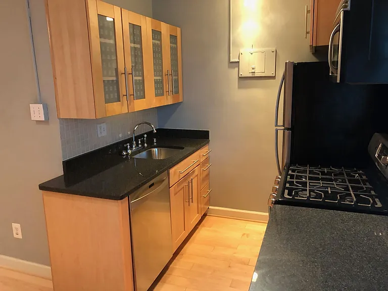 950 25th St NW #306 — Photo 3